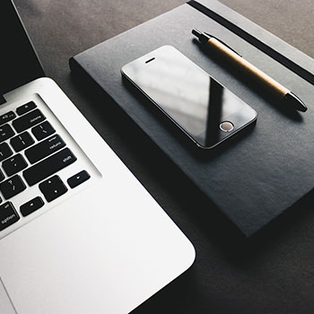 卫冕冠军亮相，备战争夺巅峰荣耀